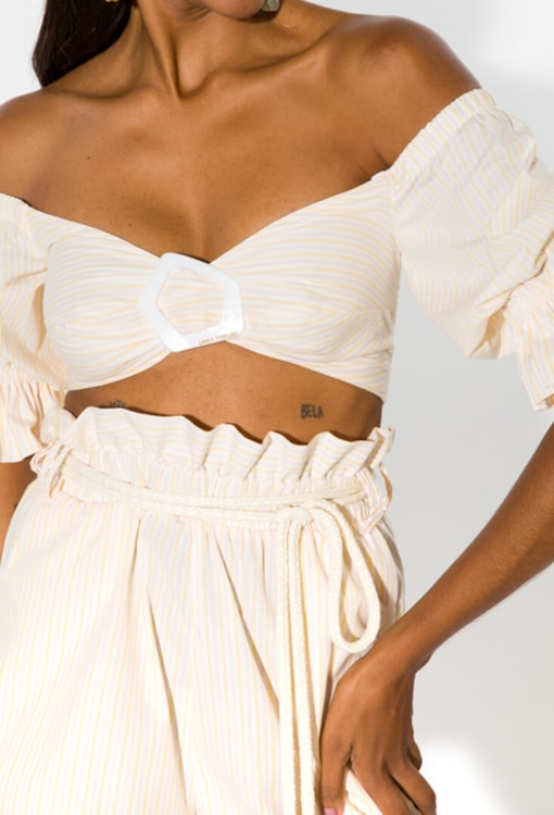 Top cropped com fivela