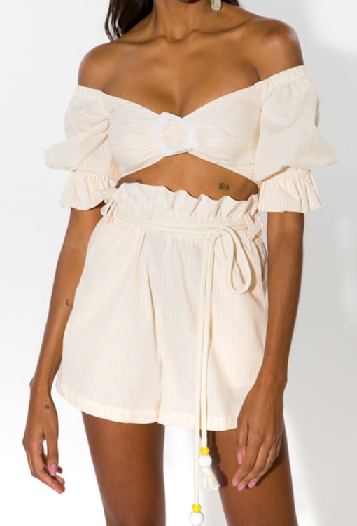 Top cropped com fivela