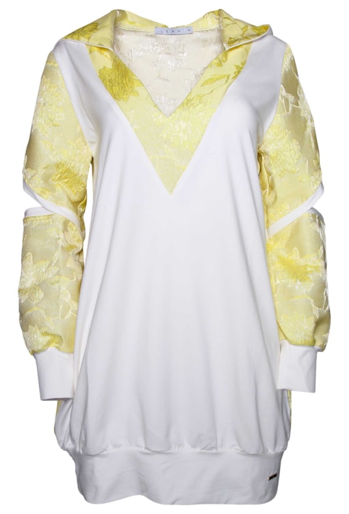 Vestido mix de tecidos e capuz