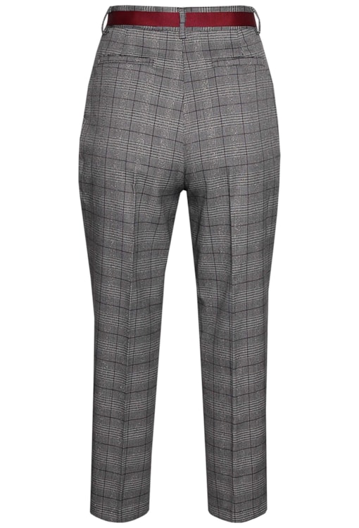 Calças com padrão xadrez e laço