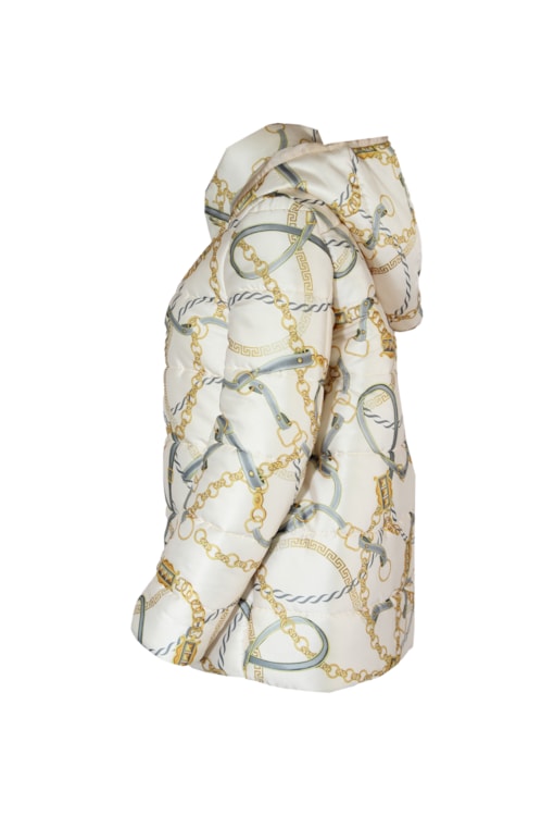 Casaco com detalhes de correntes