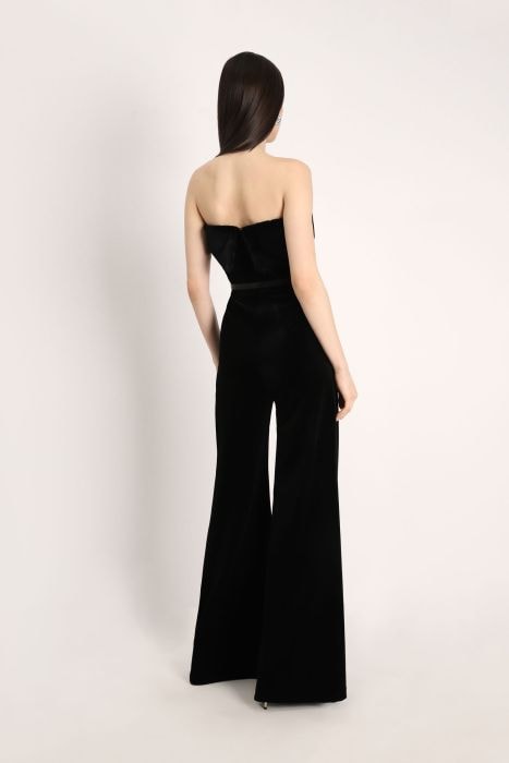 Macacão de veludo com gola bardot