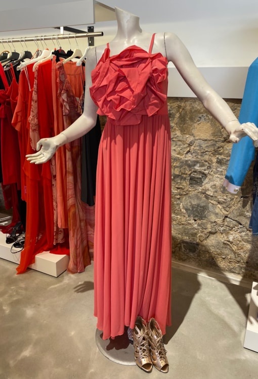 Vestido longo com flor