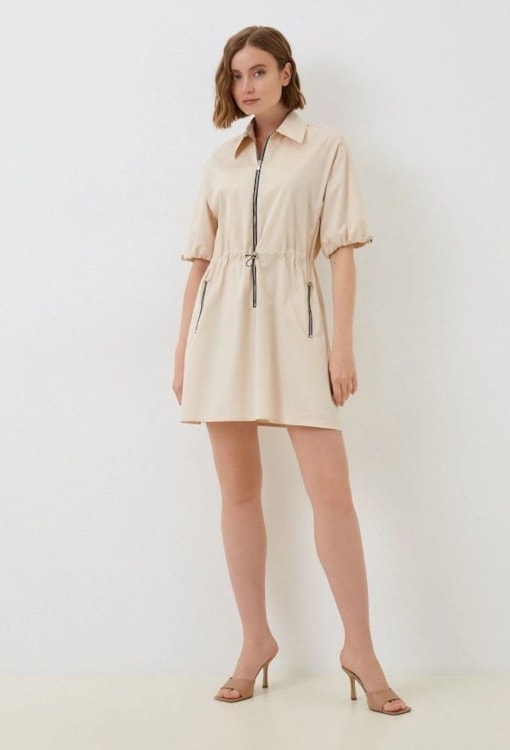 Vestido estilo camiseiro com fecho