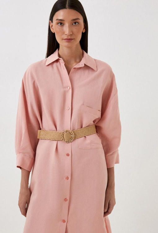 Vestido estilo camiseiro com cinto